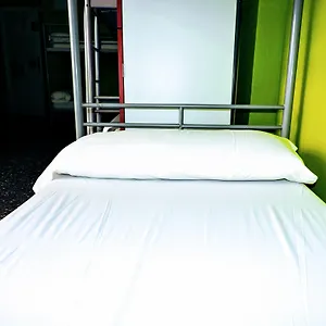 feetup-yellow-nest-hostel-barcelona.topbarcelonahotels.com/